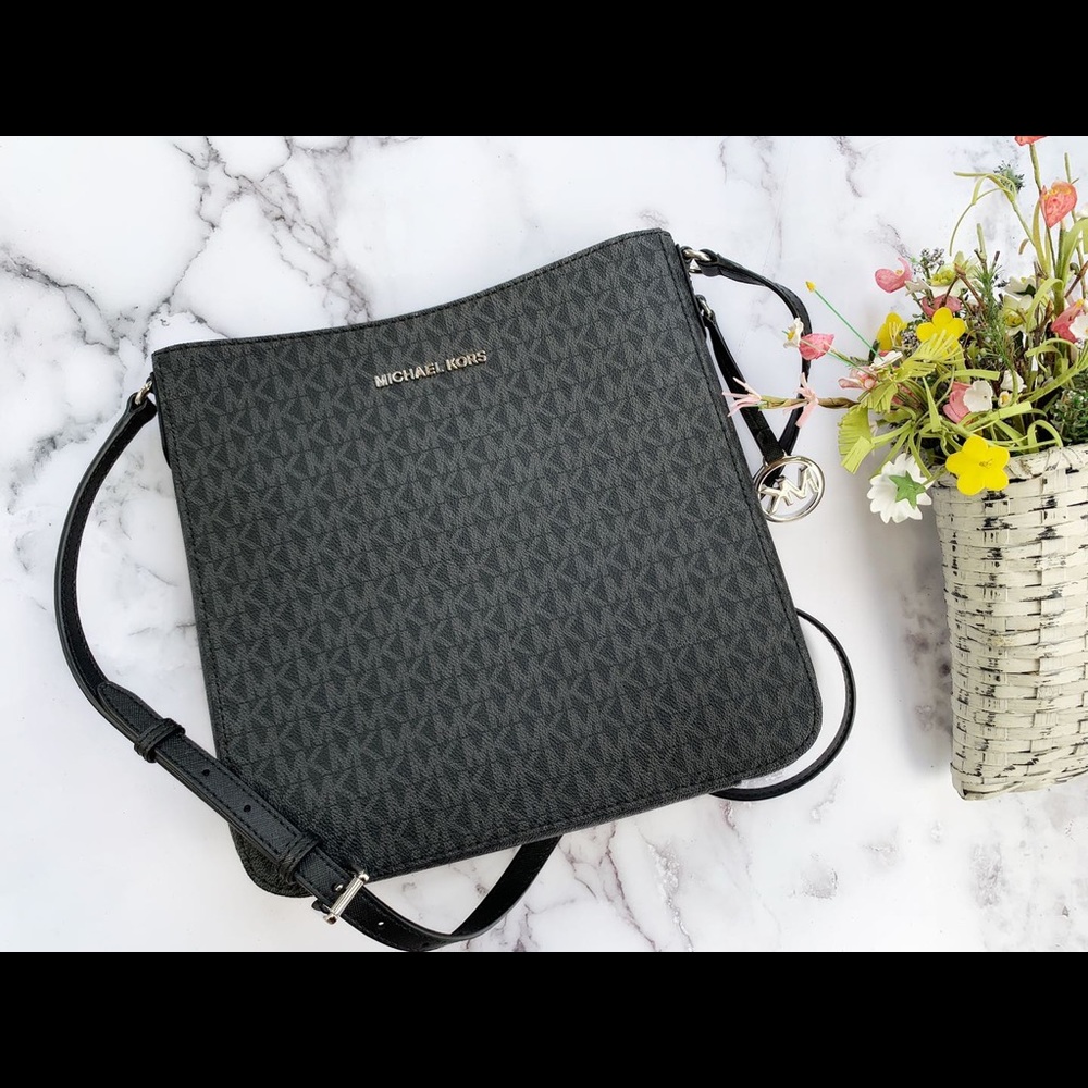 Gaby’sBags👜NWT Michael Kors Purse👜 - Picture 4 of 7